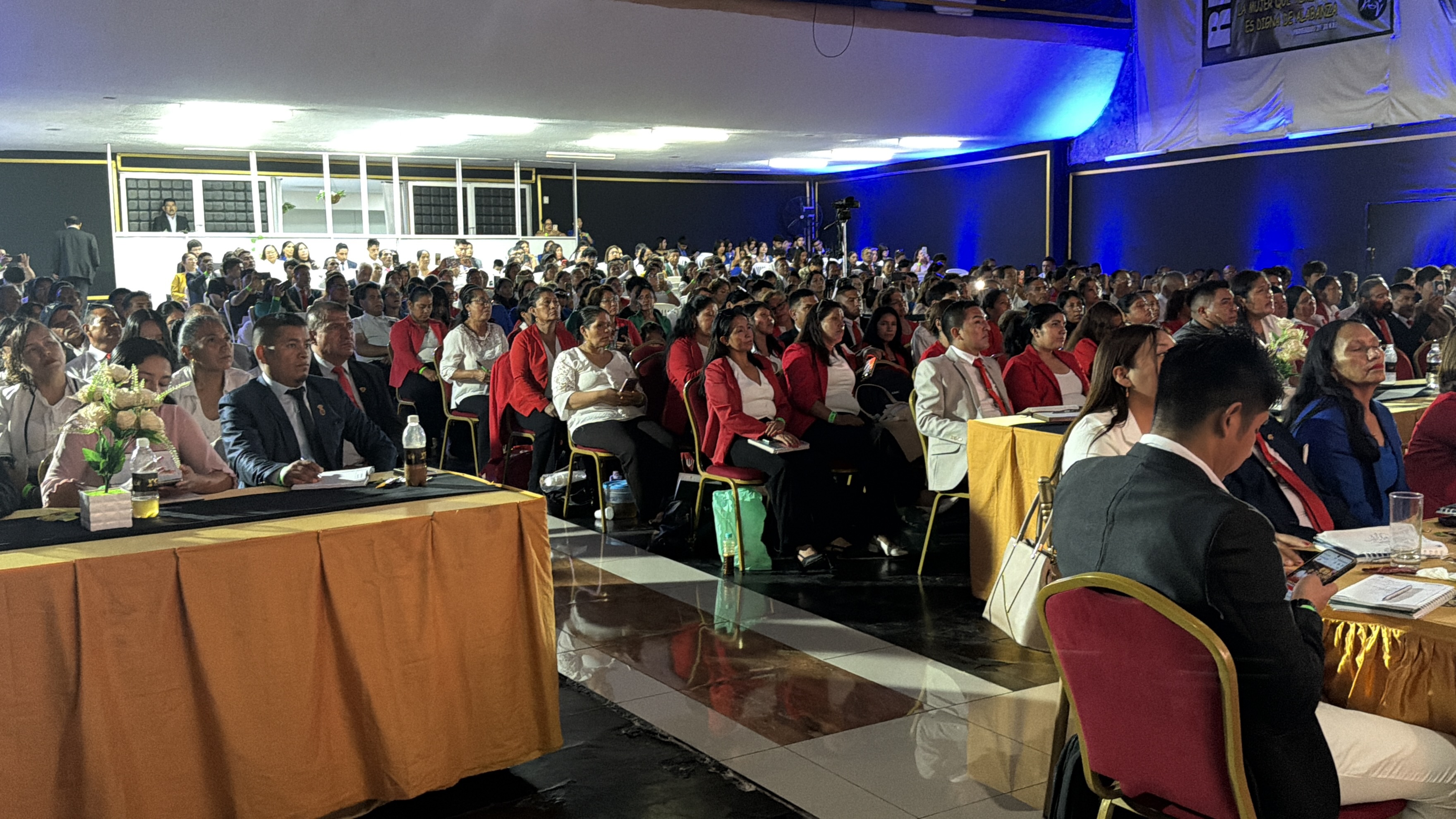 Conferencia DXN Lima público